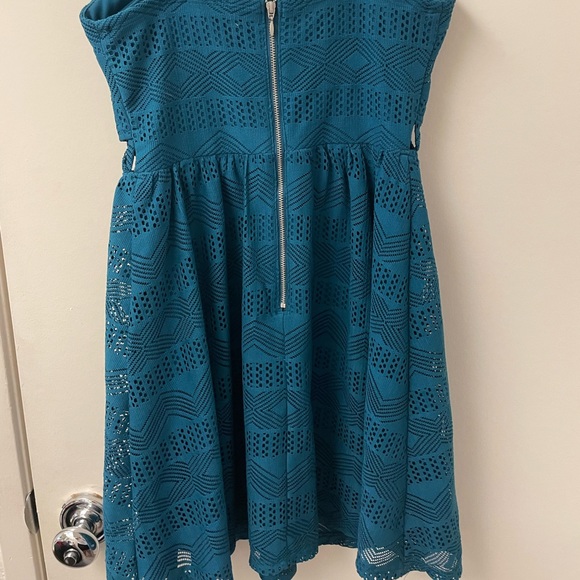 Dress - Picture 4 of 4